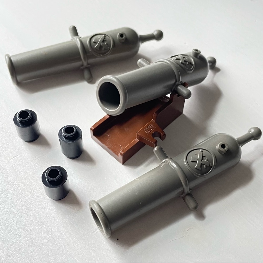 LEGO Vintage Weapon Cannon Non Shooting 518 and Cannon Base 2527 w Munitions
